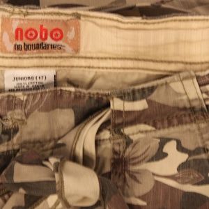 No Boundaries camouflage pant